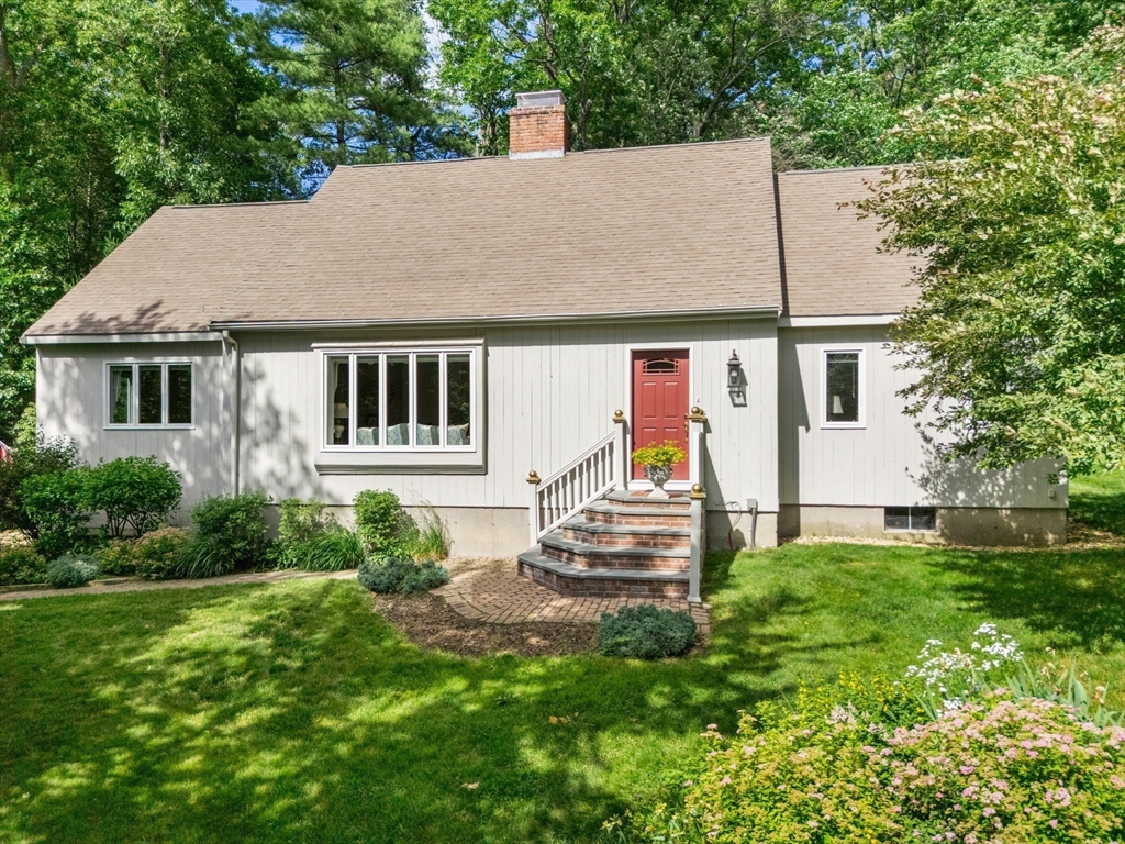25 Greenwood East Lane, North Andover, Massachusetts, 4 Bedrooms Bedrooms, 9 Rooms Rooms,2.5 BathroomsBathrooms,Residential,For Sale,Greenwood East Lane,73541447