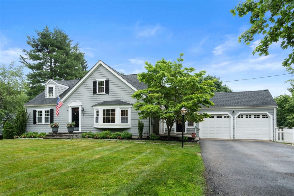 9 Wessex Dr, Westwood, Massachusetts, 5 Bedrooms Bedrooms, 8 Rooms Rooms,2.5 BathroomsBathrooms,Residential,For Sale,Wessex Dr,73540811