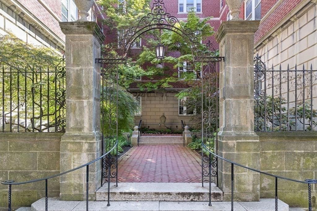 6 Washington Avenue, Cambridge, Massachusetts, 1 Bedroom Bedrooms, 3 Rooms Rooms,1 BathroomBathrooms,Residential,For Sale,Washington Avenue,73541218
