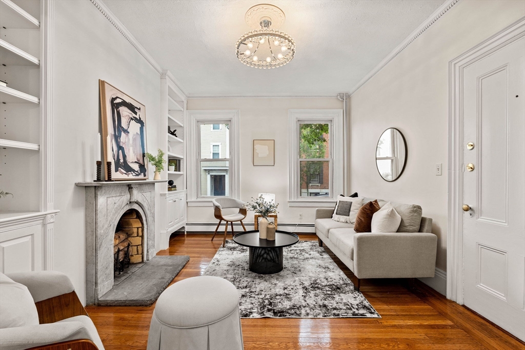 273 Bunker Hill St, Boston, Massachusetts, 2 Bedrooms Bedrooms, 7 Rooms Rooms,1.5 BathroomsBathrooms,Residential,For Sale,Bunker Hill St,73541180