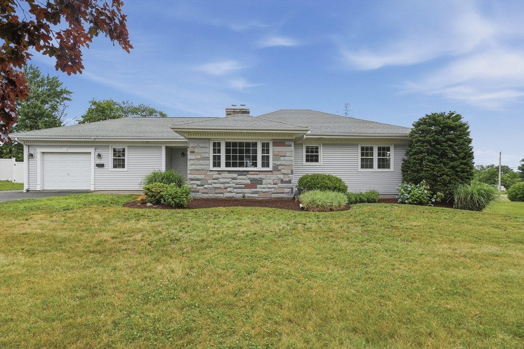 175 Congress Street, Milford, Massachusetts, 3 Bedrooms Bedrooms, 5 Rooms Rooms,1.5 BathroomsBathrooms,Residential,For Sale,Congress Street,73541285