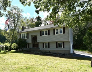 27 Ferncroft Rd, Tewksbury, Massachusetts, 4 Bedrooms Bedrooms, 12 Rooms Rooms,2 BathroomsBathrooms,Residential,For Sale,Ferncroft Rd,73541297