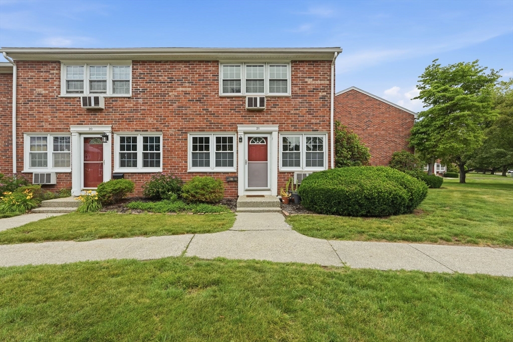 540 Granby Road, South Hadley, Massachusetts, 2 Bedrooms Bedrooms, 5 Rooms Rooms,1.5 BathroomsBathrooms,Residential,For Sale,Granby Road,73541301
