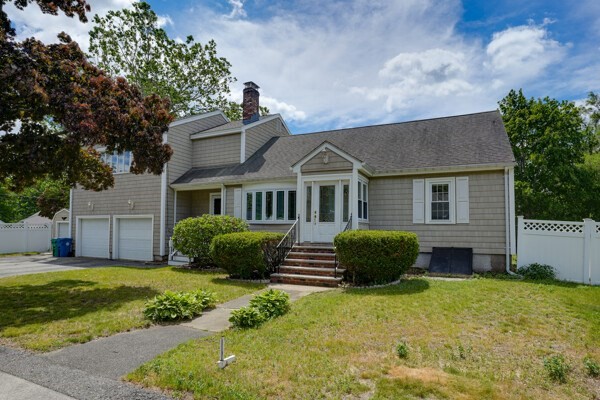 2 Frances Rd, Burlington, Massachusetts, 4 Bedrooms Bedrooms, 12 Rooms Rooms,3 BathroomsBathrooms,Residential,For Sale,Frances Rd,73541579