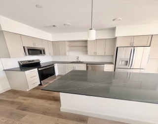 266 Canal Street, Salem, Massachusetts, 2 Bedrooms Bedrooms, 4 Rooms Rooms,1 BathroomBathrooms,Residential Lease,For Rent,Canal Street,73541647