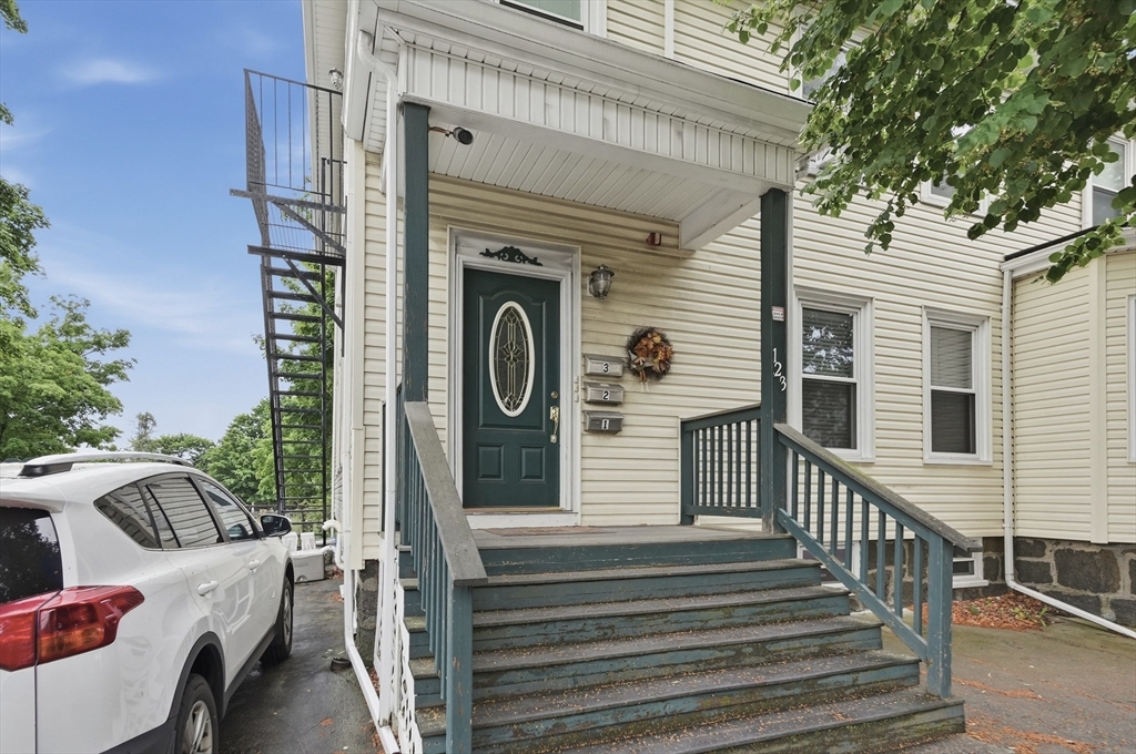 123 Salem Street, Malden, Massachusetts, 2 Bedrooms Bedrooms, 4 Rooms Rooms,1 BathroomBathrooms,Residential,For Sale,Salem Street,73541554