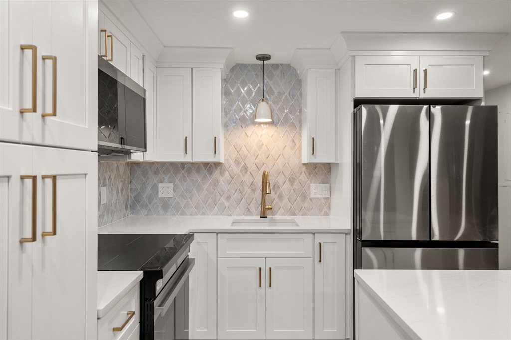 3 Devens Street, Boston, Massachusetts, 1 Bedroom Bedrooms, 3 Rooms Rooms,1 BathroomBathrooms,Residential Lease,For Rent,Devens Street,73541678