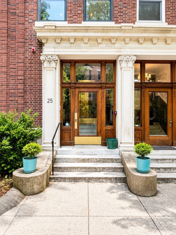 25 Euston St, Brookline, Massachusetts, 3 Bedrooms Bedrooms, 6 Rooms Rooms,3.5 BathroomsBathrooms,Residential,For Sale,Euston St,73541690