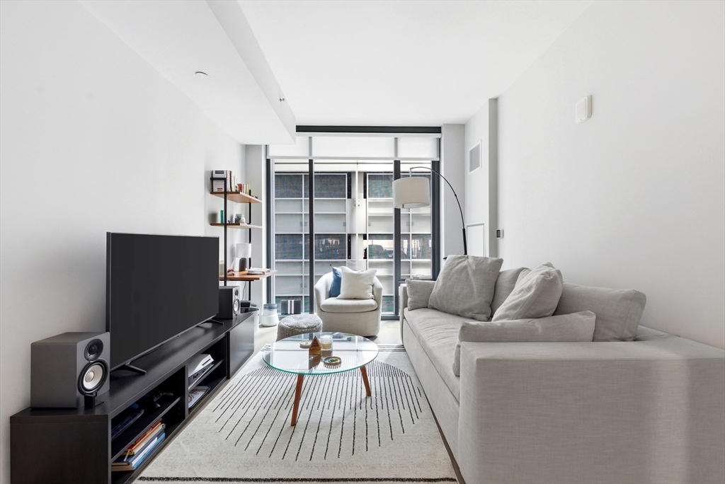 55 Lagrange, Boston, Massachusetts, 1 Bedroom Bedrooms, 3 Rooms Rooms,1 BathroomBathrooms,Residential Lease,For Rent,Lagrange,73541702
