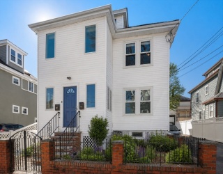 8-10 Fordham St., Arlington, Massachusetts, 2 Bedrooms Bedrooms, 4 Rooms Rooms,1 BathroomBathrooms,Residential,For Sale,Fordham St.,73541609