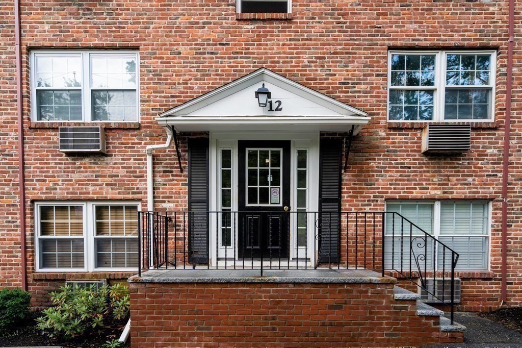 12 Colonial Village Dr, Arlington, Massachusetts, 1 Bedroom Bedrooms, 2 Rooms Rooms,1 BathroomBathrooms,Residential,For Sale,Colonial Village Dr,73541728