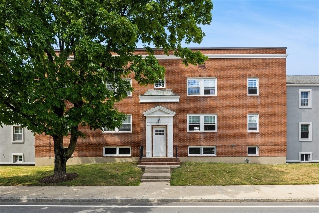 180 South Main Street, Attleboro, Massachusetts, 2 Bedrooms Bedrooms, 5 Rooms Rooms,1 BathroomBathrooms,Residential,For Sale,South Main Street,73541735