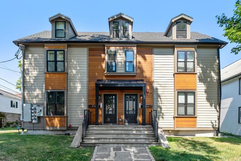 1069 Washington St, Boston, Massachusetts, 2 Bedrooms Bedrooms, 4 Rooms Rooms,2 BathroomsBathrooms,Residential,For Sale,Washington St,73541737