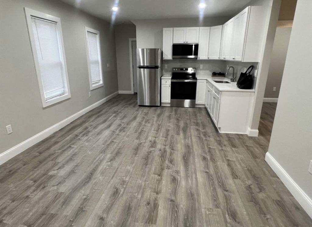 15 Quince Field, Boston, Massachusetts, 2 Bedrooms Bedrooms, 3 Rooms Rooms,1 BathroomBathrooms,Residential Lease,For Rent,Quince Field,73541506