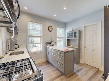 14 Bayard St, Boston, Massachusetts, 8 Bedrooms Bedrooms, 13 Rooms Rooms,2 BathroomsBathrooms,Residential Income,For Sale,Bayard St,73538278