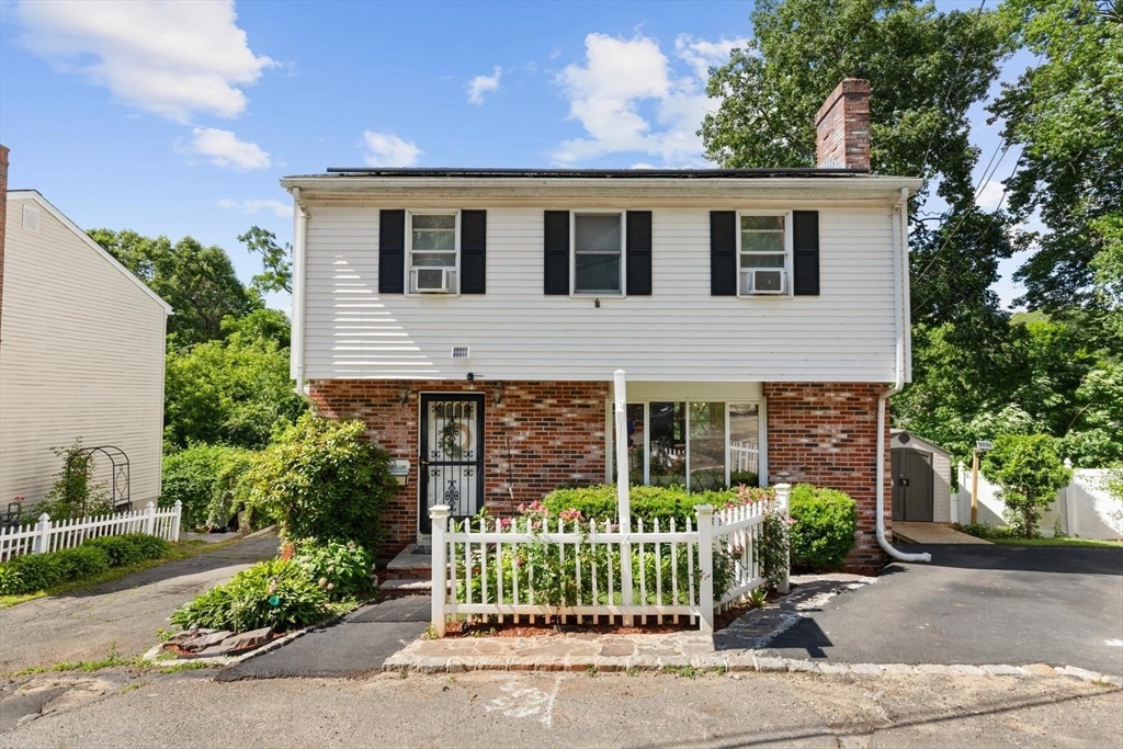70 Crescent Lane, Malden, Massachusetts, 3 Bedrooms Bedrooms, 9 Rooms Rooms,2.5 BathroomsBathrooms,Residential,For Sale,Crescent Lane,73541744
