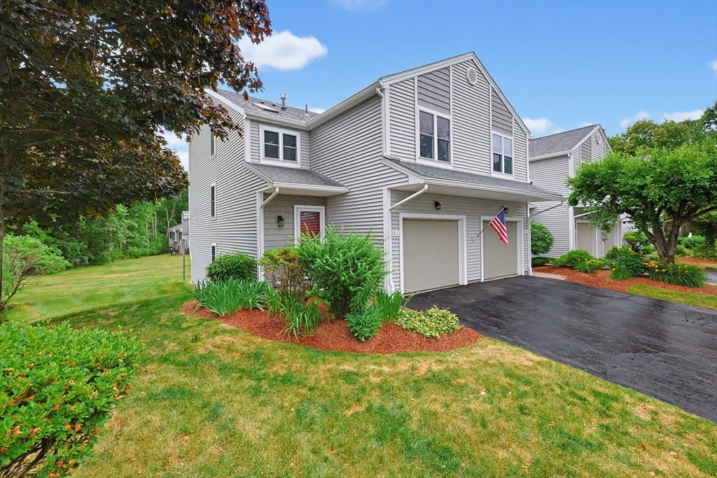 201 Treasure Island Rd, Webster, Massachusetts, 2 Bedrooms Bedrooms, 6 Rooms Rooms,2.5 BathroomsBathrooms,Residential,For Sale,Treasure Island Rd,73541546