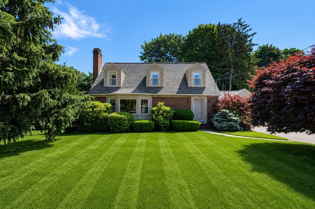 278 Common St, Walpole, Massachusetts, 3 Bedrooms Bedrooms, 7 Rooms Rooms,1.5 BathroomsBathrooms,Residential,For Sale,Common St,73541750