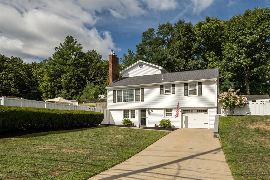 85 Farm Street, Wakefield, Massachusetts, 4 Bedrooms Bedrooms, 6 Rooms Rooms,3 BathroomsBathrooms,Residential,For Sale,Farm Street,73541529