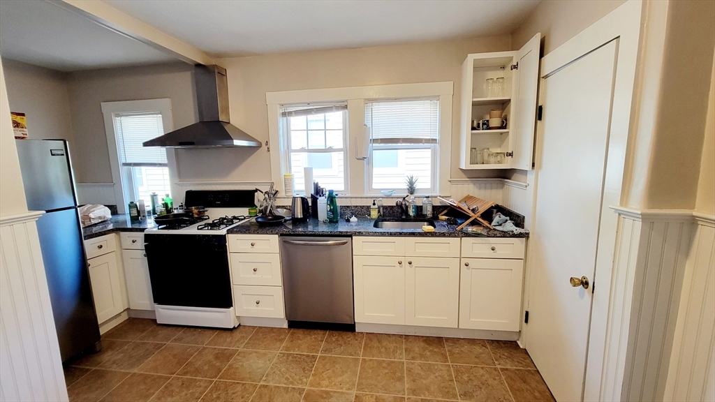 158 W Adams, Somerville, Massachusetts, 3 Bedrooms Bedrooms, 5 Rooms Rooms,1 BathroomBathrooms,Residential Lease,For Rent,W Adams,73541757