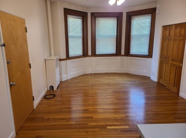 907 Beacon Street, Boston, Massachusetts, 2 Rooms Rooms,1 BathroomBathrooms,Residential Lease,For Rent,Beacon Street,73541729