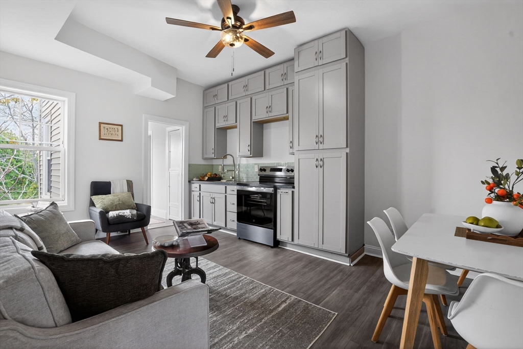 997-1003 Saratoga St, Boston, Massachusetts, 2 Bedrooms Bedrooms, 4 Rooms Rooms,1 BathroomBathrooms,Residential,For Sale,Saratoga St,73517946