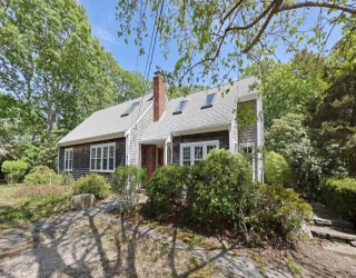 90 Comanche Dr, Falmouth, Massachusetts, 4 Bedrooms Bedrooms, 6 Rooms Rooms,2 BathroomsBathrooms,Residential,For Sale,Comanche Dr,73541776