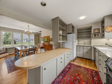 90 Comanche Dr, Falmouth, Massachusetts, 4 Bedrooms Bedrooms, 6 Rooms Rooms,2 BathroomsBathrooms,Residential,For Sale,Comanche Dr,73541776