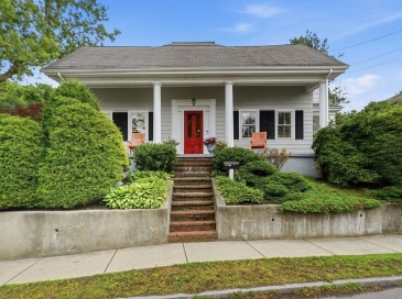 423 Washington St, Winchester, Massachusetts, 4 Bedrooms Bedrooms, 8 Rooms Rooms,3 BathroomsBathrooms,Residential,For Sale,Washington St,73541775