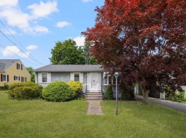 27 Hinsdale St, Swansea, Massachusetts, 3 Bedrooms Bedrooms, 5 Rooms Rooms,1 BathroomBathrooms,Residential,For Sale,Hinsdale St,73541475