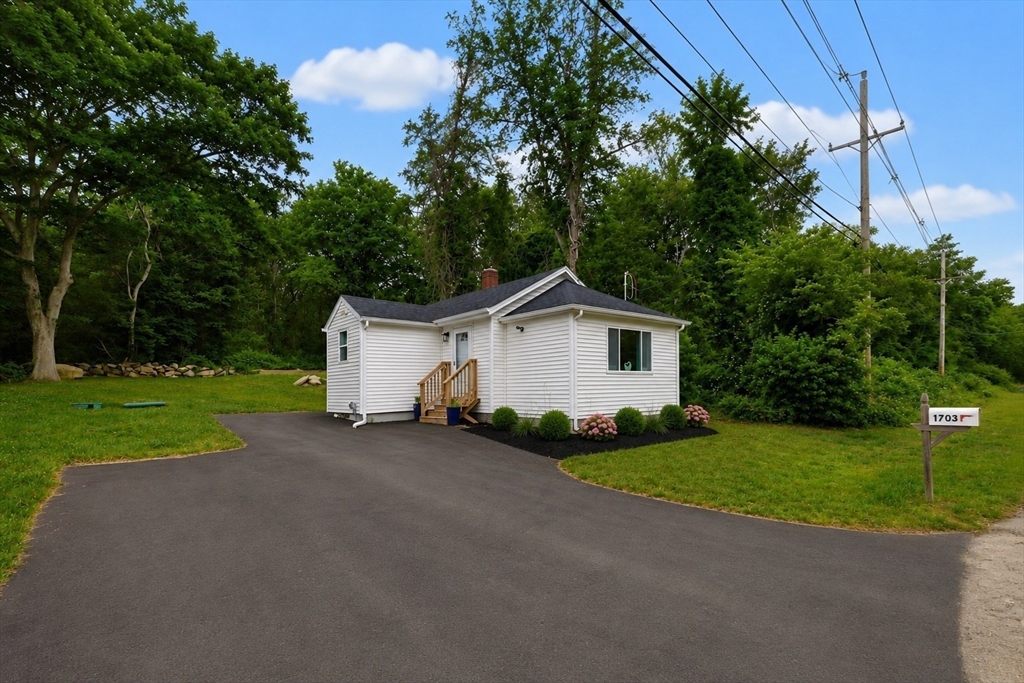 1703 Crandall Rd, Tiverton, Rhode Island, 2 Bedrooms Bedrooms, 4 Rooms Rooms,1 BathroomBathrooms,Residential,For Sale,Crandall Rd,73541572