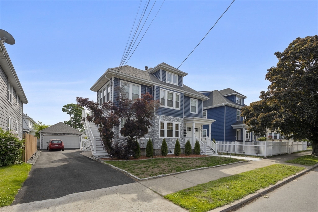 204 Eastern Avenue, Lynn, Massachusetts, 7 Bedrooms Bedrooms, 18 Rooms Rooms,5 BathroomsBathrooms,Residential Income,For Sale,Eastern Avenue,73541580