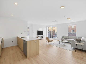 1035 Commonwealth Ave, Boston, Massachusetts, 2 Bedrooms Bedrooms, 3 Rooms Rooms,1 BathroomBathrooms,Residential Lease,For Rent,Commonwealth Ave,73471780