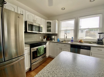 30-32 Moulton Rd, Arlington, Massachusetts, 3 Bedrooms Bedrooms, 7 Rooms Rooms,1.5 BathroomsBathrooms,Residential Lease,For Rent,Moulton Rd,73541785