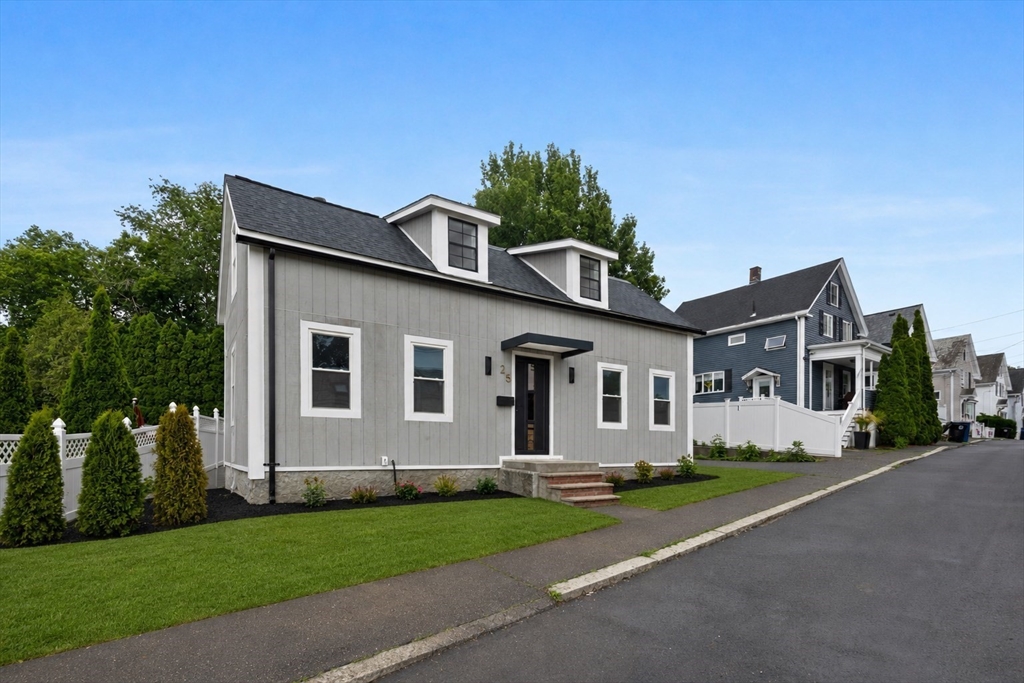 25 Bow St, Salem, Massachusetts, 4 Bedrooms Bedrooms, 10 Rooms Rooms,2.5 BathroomsBathrooms,Residential,For Sale,Bow St,73541268