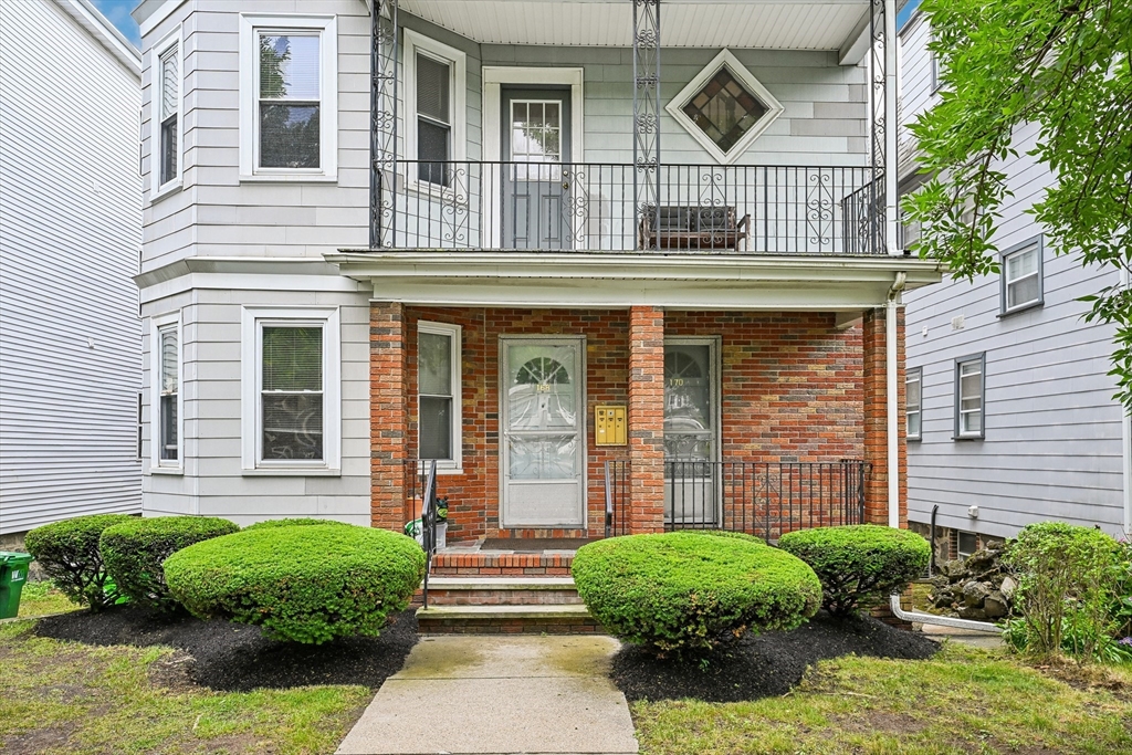 170 Fellsway West, Medford, Massachusetts, 2 Bedrooms Bedrooms, 6 Rooms Rooms,1 BathroomBathrooms,Residential Lease,For Rent,Fellsway West,73541588