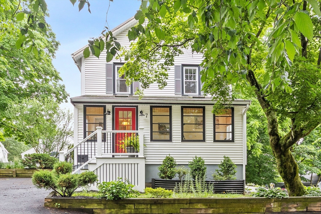 7 Intervale St, Woburn, Massachusetts, 3 Bedrooms Bedrooms, 7 Rooms Rooms,1.5 BathroomsBathrooms,Residential,For Sale,Intervale St,73541597