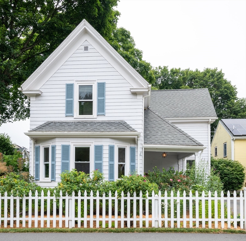 121 Linden St, Hamilton, Massachusetts, 3 Bedrooms Bedrooms, 6 Rooms Rooms,1.5 BathroomsBathrooms,Residential,For Sale,Linden St,73541240