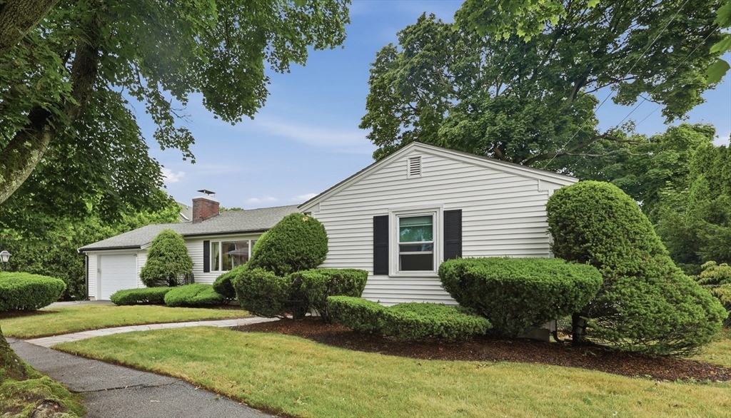 5 Fairview Road, Salem, Massachusetts, 3 Bedrooms Bedrooms, 6 Rooms Rooms,2 BathroomsBathrooms,Residential,For Sale,Fairview Road,73541633