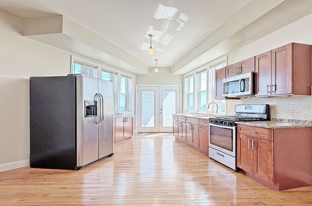 1043 Winthrop Ave, Revere, Massachusetts, 2 Bedrooms Bedrooms, 4 Rooms Rooms,1.5 BathroomsBathrooms,Residential Lease,For Rent,Winthrop Ave,73541640