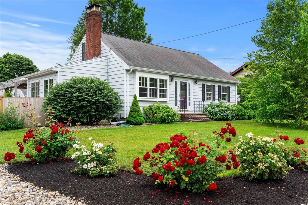 151 Dodge Street, Beverly, Massachusetts, 3 Bedrooms Bedrooms, 6 Rooms Rooms,2.5 BathroomsBathrooms,Residential,For Sale,Dodge Street,73541300