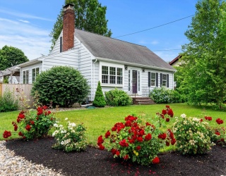 151 Dodge Street, Beverly, Massachusetts, 3 Bedrooms Bedrooms, 6 Rooms Rooms,2.5 BathroomsBathrooms,Residential,For Sale,Dodge Street,73541300