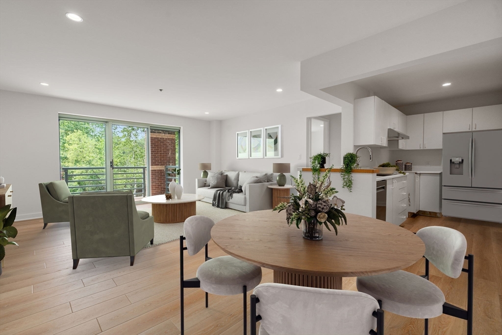 273 Cambridge Road, Woburn, Massachusetts, 2 Bedrooms Bedrooms, 5 Rooms Rooms,2 BathroomsBathrooms,Residential,For Sale,Cambridge Road,73541569
