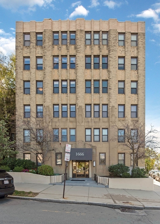 1666 Commonwealth Avenue, Boston, Massachusetts, 2 Bedrooms Bedrooms, 5 Rooms Rooms,1 BathroomBathrooms,Residential Lease,For Rent,Commonwealth Avenue,73541657