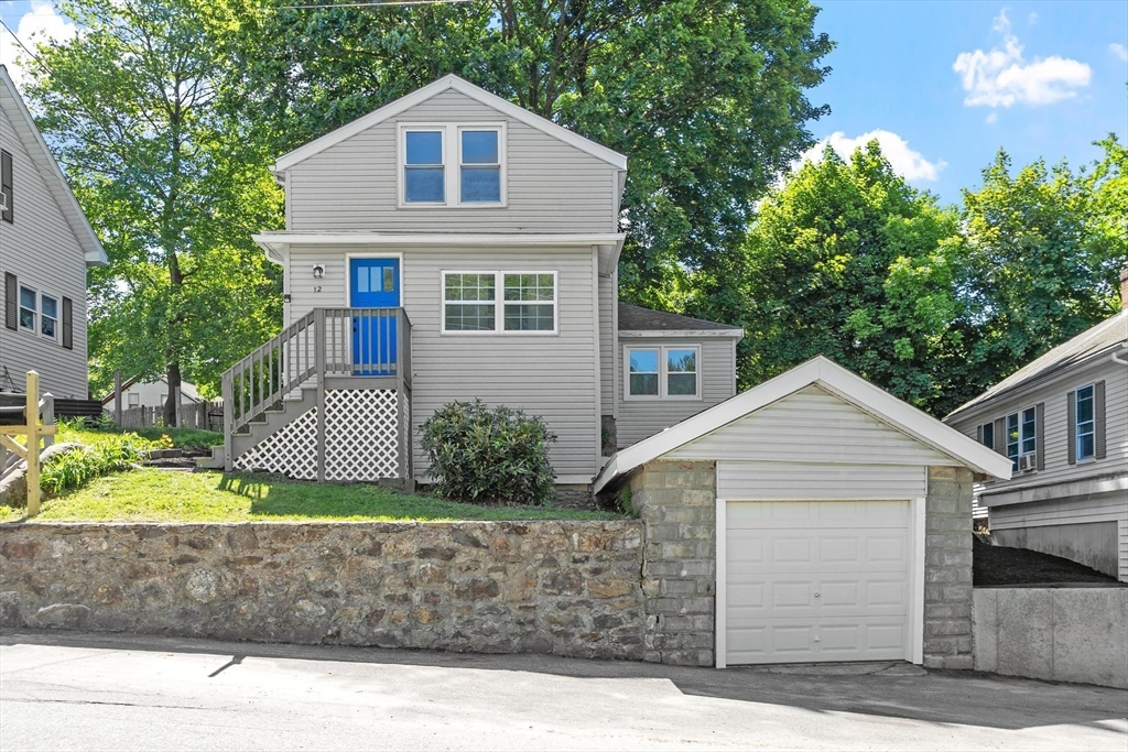 12 Shore Dr, Auburn, Massachusetts, 3 Bedrooms Bedrooms, 6 Rooms Rooms,2 BathroomsBathrooms,Residential,For Sale,Shore Dr,73529039