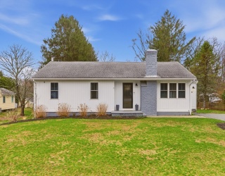 739 East, Tiverton, Rhode Island, 3 Bedrooms Bedrooms, 9 Rooms Rooms,2 BathroomsBathrooms,Residential,For Sale,East,73502287