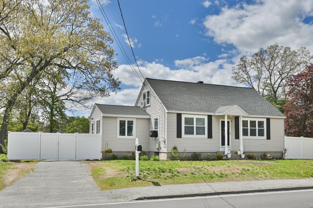 497 Foster Rd, Tewksbury, Massachusetts, 3 Bedrooms Bedrooms, 5 Rooms Rooms,1 BathroomBathrooms,Residential,For Sale,Foster Rd,73518726