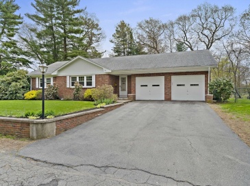 42 Norton Ave, Abington, Massachusetts, 3 Bedrooms Bedrooms, 5 Rooms Rooms,2 BathroomsBathrooms,Residential,For Sale,Norton Ave,73513516