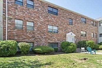 8 Jackson Street, Quincy, Massachusetts, 2 Bedrooms Bedrooms, 4 Rooms Rooms,1 BathroomBathrooms,Residential,For Sale,Jackson Street,73466280