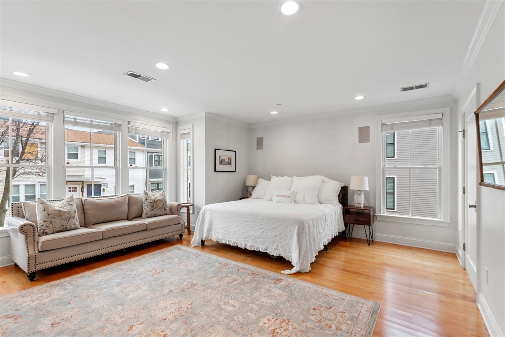 881 E 2nd, Boston, Massachusetts, 2 Bedrooms Bedrooms, 4 Rooms Rooms,2 BathroomsBathrooms,Residential,For Sale,E 2nd,73488032